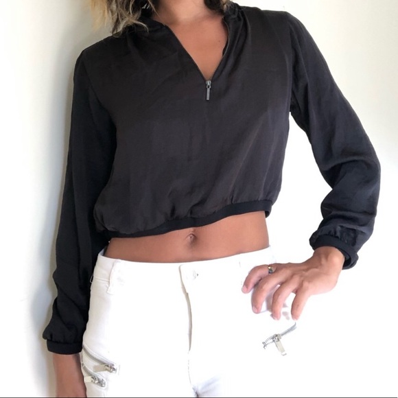 Zara Tops - 🚨4/$25🚨 Zara quarter zip Long sleeve crop top